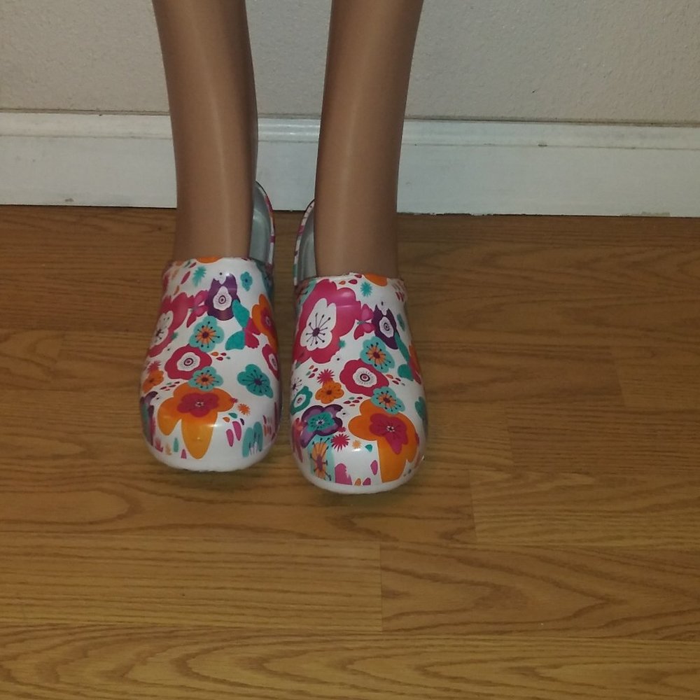 Nurse clogs